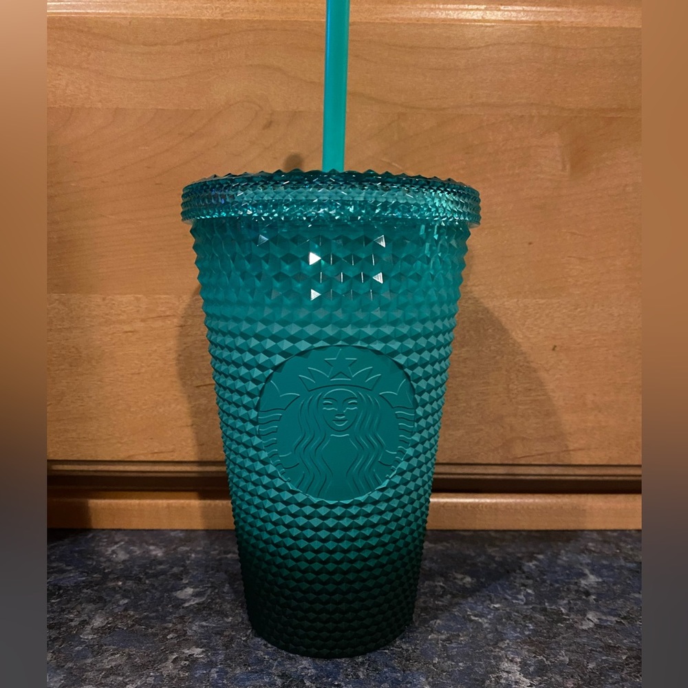Starbucks Holiday 2022 waxberry tumbler